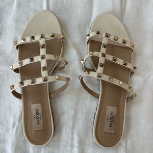 Valentino Garavani Rockstud Caged Flat Slide Sandals Cream